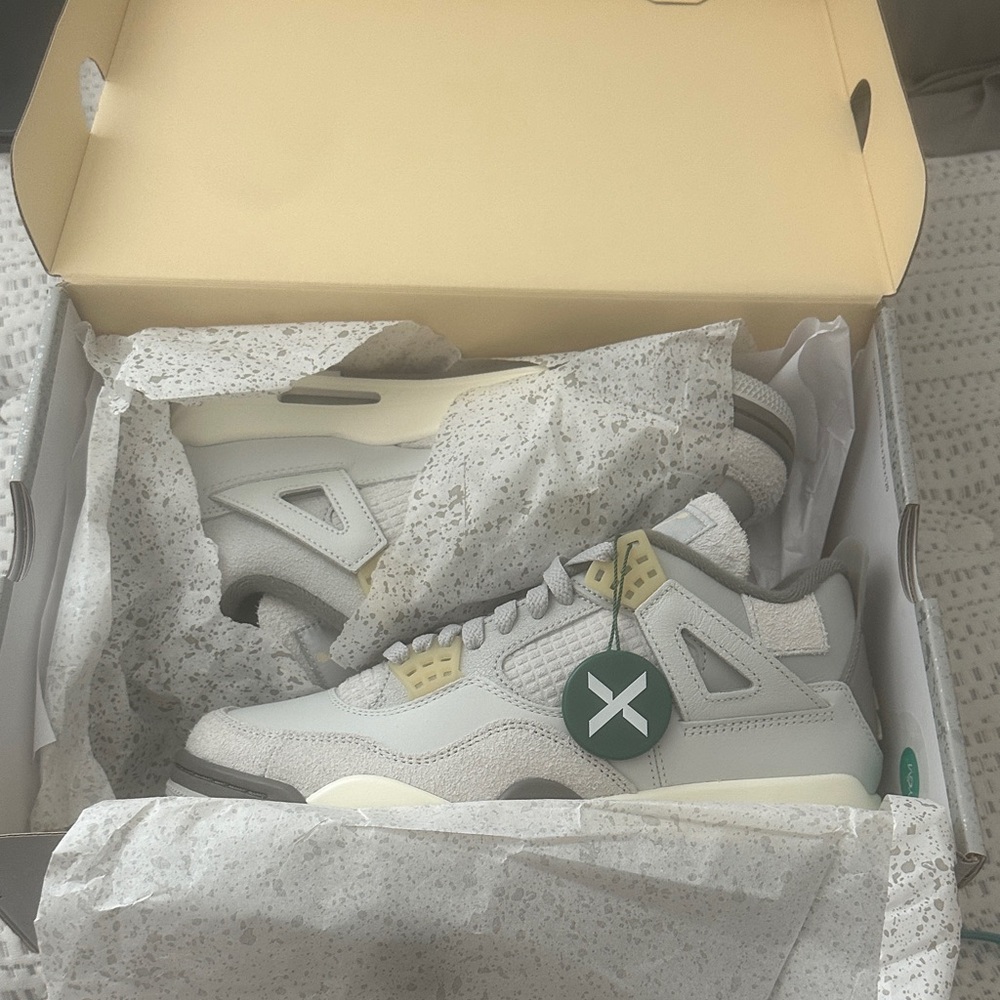 Jordan 4 Phantom Dust